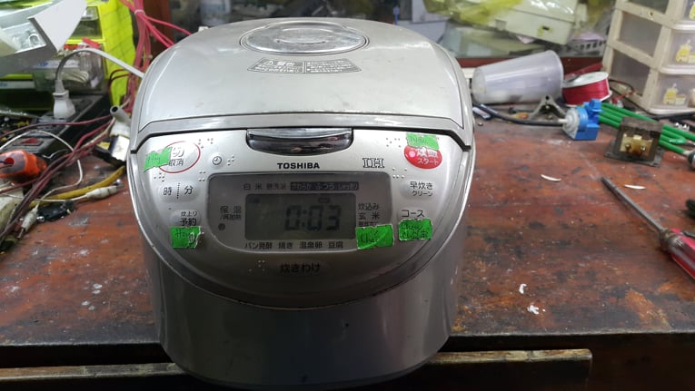 sua-noi-com-dien-tai-nha